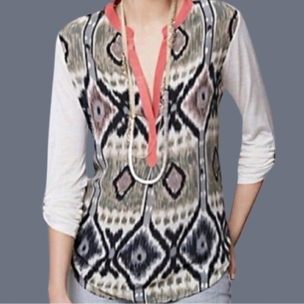 Anthropologie TINY Grey/Ivory Ikat Print Pullover V-Neck Top with Coral Rims